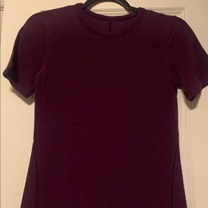 Lululemon Dramatic Magenta Hold Tight SS Top
Sz 8, Fair, all over wash wear